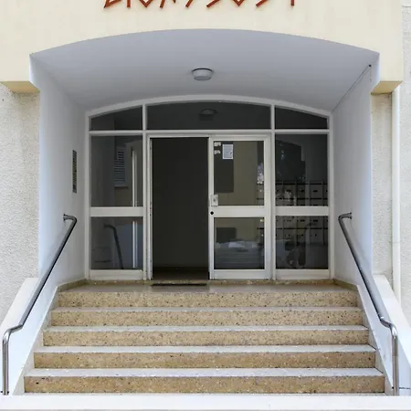 Bright 2br By Pedieos Park, Near Old Town Διαμέρισμα