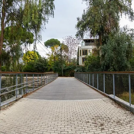 Διαμέρισμα Bright 2br By Pedieos Park, Near Old Town