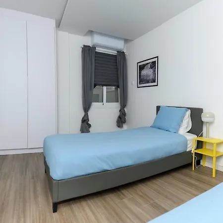 Bright 2br By Pedieos Park, Near Old Town Apartment *
