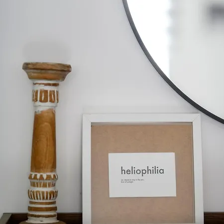 Bright 2br By Pedieos Park, Near Old Town דירה