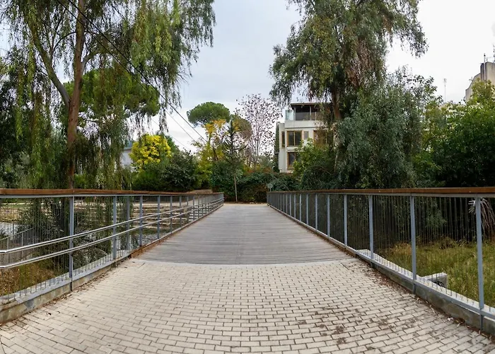 Apartment Bright 2br By Pedieos Park, Near Old Town