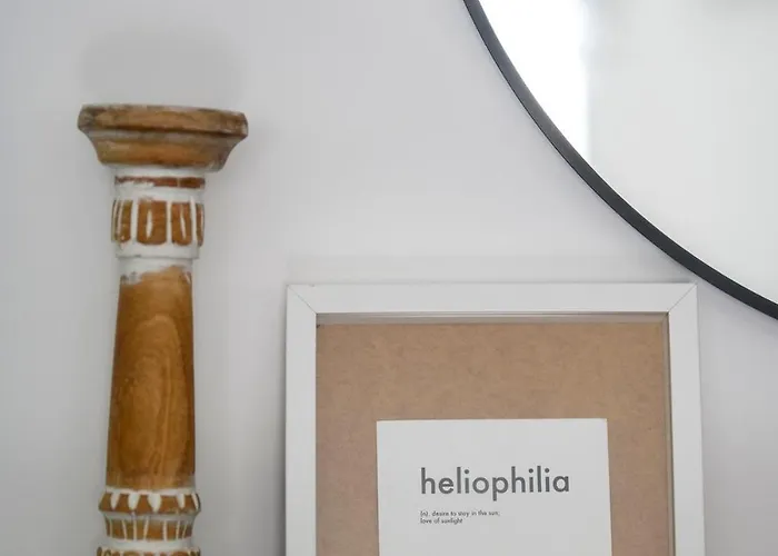 Bright 2br By Pedieos Park, Near Old Town Apartman