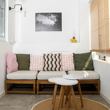 Bright 2br By Pedieos Park, Near Old Town