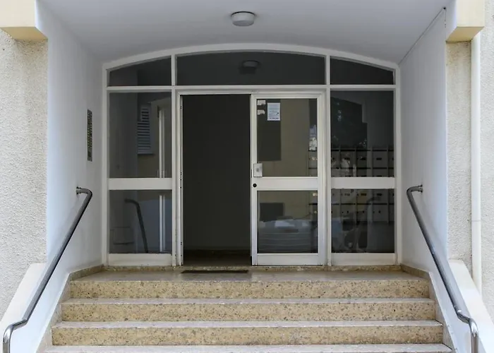 Bright 2br By Pedieos Park, Near Old Town Lägenhet